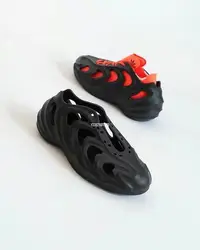 在飛比找Yahoo!奇摩拍賣優惠-adidas adiFOM Q 黑橘 經典 洞洞鞋 滑板鞋 