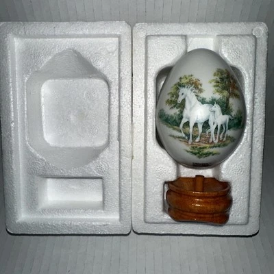 Princeton Gallery 1993 Hancrafted Decorative Unicorn Egg With Stand And Box 9