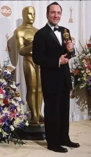 Kevin Spacey during 72nd Annual Academy Awards Press Room at Shrin- Old Photo