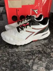 Diadora Mythos Blushield Volo 2 Men’s Size 12 Women’s 11. NWB Running Shoes.