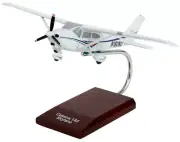 Cessna C-182 Skyland Business Private Desk Display Plane Model 1/32 XX Airplane