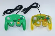 WIRED CONTROLLER SET OF 2 GREEN & TRANSPARENT CLEAR YELLOW FOR NINTENDO GAMECUBE