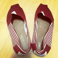 在飛比找蝦皮購物優惠-Toms紅白條紋女鞋
