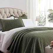 SunStyle Home Olive Green Queen Quilt Bedding Set, Lightweight Summer Bedspread Blanket Full Queen Size Quilt, Luxury Quilted Stitching Coverlet with 2 Pillow Shams Leaf Embroidered Pattern 3pcs