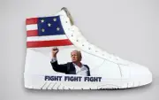 Size 9M/10.5W Trump FIGHT FIGHT FIGHT High-Tops In Hand 1748/5000 IN HAND