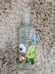 Bath & Body Works SWEET BERRIES BLOOMS Creamy Luxe Hand Soap 8.0 oz