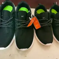 在飛比找蝦皮購物優惠-全新Nike rosh run