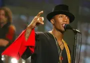 Grammy nominee Raphael Saadiq performs Tonight Show Jay Leno NBC - 2003 Photo 1