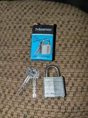 Vintage Master Lock Laminated Steel 1 1/8" Small Lock #105 Mailboxes, Lockers