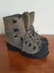 NEW Bates 03600D Tan Tora Bora Alpine Hiking Boots Mens Size 10 R Vibram Soles