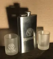 ⭐️ Vintage Jäegermeister 6 Oz STEEL Flask + 2x 2CL ARC Frosted Shot Glasses ⭐️