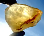 Libyan Desert Glass Meteorite Tektite impact specimen( 455 crt)Dimples nice Gem