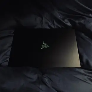 RAZER “𝘽𝙇𝘼𝘿𝙀 𝟭𝟳” 電競筆記型電腦