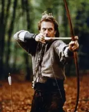 Kevin Costner takes aim with bow & arrow Robin Hood Prince of Thieves 8x10 photo