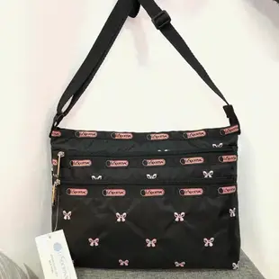 🐾小闆娘愛亂買🐾 LeSportsac 刺繡蝴蝶結 3352 三層拉鍊斜背包 休閒旅遊包