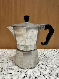 在飛比找Yahoo!奇摩拍賣優惠-義大利濃縮咖啡壺 鋁製經典摩卡壺 250ml 二手摩卡咖啡壺