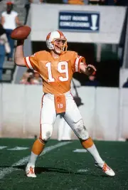 Gary Huff Tampa Bay Buccaneers drops back to pass v the Atlanta Fa- Old Photo 10