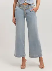 GUESS Mid-Rise Zoya Wide Leg Jeans In Light Wash Size: 30, Spandex