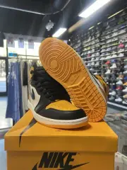 Air Jordan 1 Retro High OG "TAXI" - Size 11 - 555088 711 (4437-1)