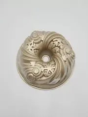 Williams Sonoma Nordic Ware Let It Snow Bundt Pan Winter Snowflake NEW