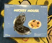 VillaWare DISNEY MICKEY'S MOUSE Waffer Waffle Maker 5555-01