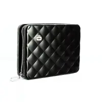 在飛比找PChome24h購物優惠-Quilted Passport Wallet RFID安全