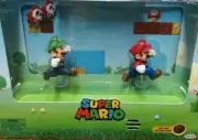 JAKKS World of Nintendo Super Mario Mario & Luigi with Interactive Background Ex