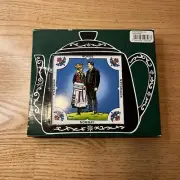 Norway Decorative Souvenir Ceramic Tile Cast Iron Tea Pot Trivet Norge