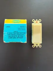 BRAND DEW IN BOX Leviton 5603-I 3-WAY DECORA ROCKER Switch 15A - Ivory