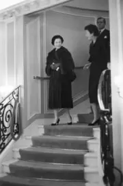 Sir Laurence Olivier & Vivien Leigh On Holiday In Paris In 1957 Old Photo 14
