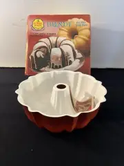 New Old Stock Nordic Ware Bundt Fluted Tube Pan Poppy Red Non Stick