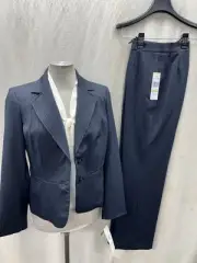 LESUIT PANT SUIT/SIZE 8/INSEAM 31"/NEW WITH TAG/RETAIL$240/NAVY PIN STRIPE