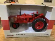 Ertl FARMALL H Tractor - 1/16 Scale - Die-cast. NIB