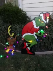 THE GRINCH STEALING CHRISTMAS LIGHTS ~ DR. SEUSS ~ CHRISTMAS LAWN ART YARD DECOR