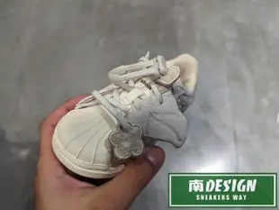 限時特價 南🔥2023 8月 ADIDAS MELTING SADNESS 360 小童 童鞋 掛飾片 米HR1636