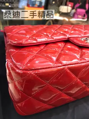 CHANEL 菱格紋森巴紅經典雙C LOGO 口蓋包 30CM Jumbo (2.55)