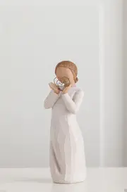 Willow Tree Figurine Lots Of Love Girl with Wire Heart By Susan Lordi 27440