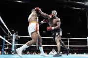 Mike Tyson Is Hit With A Right Punch From Donovan Ruddock Old Boxing Photo