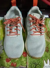 在飛比找Yahoo!奇摩拍賣優惠-Adidas NMD R2 灰橘膠底 男款 慢跑鞋 23•5