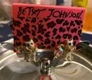 BETSEY JOHNSON WHITE MEOW CAT POST EARRINGS WITH FLOWERED COLLAR