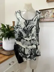 Elk Top Size L Bnwt Sample Feather Print