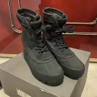 在飛比找蝦皮購物優惠-yeezy 950w  uk4.5 23cm 二手 只穿過兩