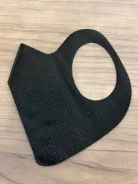 在飛比找Yahoo!奇摩拍賣優惠-舒亦適 (黑色)80片 3D立體口罩 easy-o-fit 