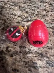 Deadpool & Wolverine friendship necklace egg (CLAW MACHINE EDITION) SEALED