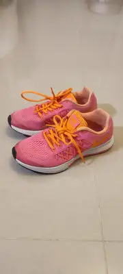 在飛比找Yahoo!奇摩拍賣優惠-NIKE zoom女休閒運動鞋 慢跑鞋 螢光橘粉色 EUR3