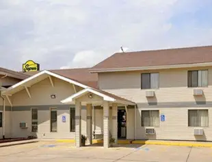 Super 8 by Wyndham Oskaloosa IA