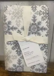 NEW Pottery Barn Frosty Snowflake FLANNEL Pillowcases~STANDARD~SET OF 2