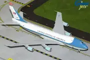 GEMINI200 (G2AFO1204) AIR FORCE ONE VC25 (747-200) 1:200 SCALE DIECAST MODEL