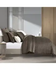 J. Queen Modern Valencia Quilt Set