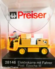 Preiser HO #28146 Electric Baggage Truck (Nonoperating) w/Driver & Load